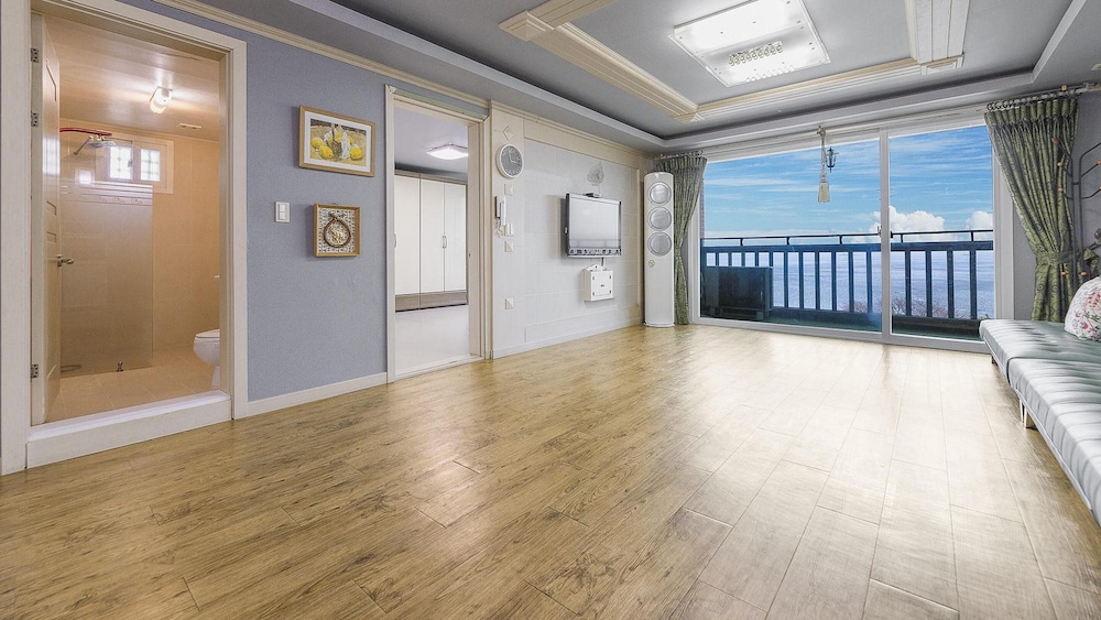 Ganghwa Badatgashimteo Pension 25/50