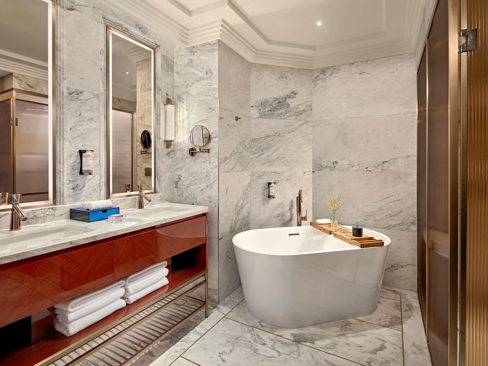 Movenpick Hotel Hanoi Centre 120/121