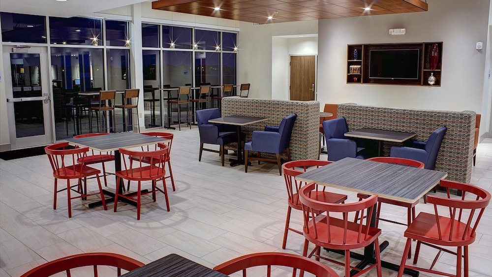 Holiday Inn Express And Suites Spencer 40/53