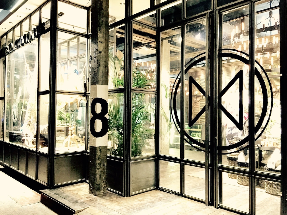 M Boutique Station 18 31/65