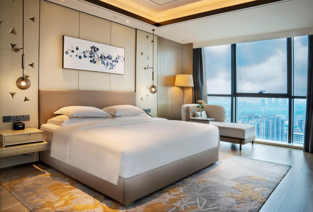 1 Bedroom, Suite, King Bed, High Floor