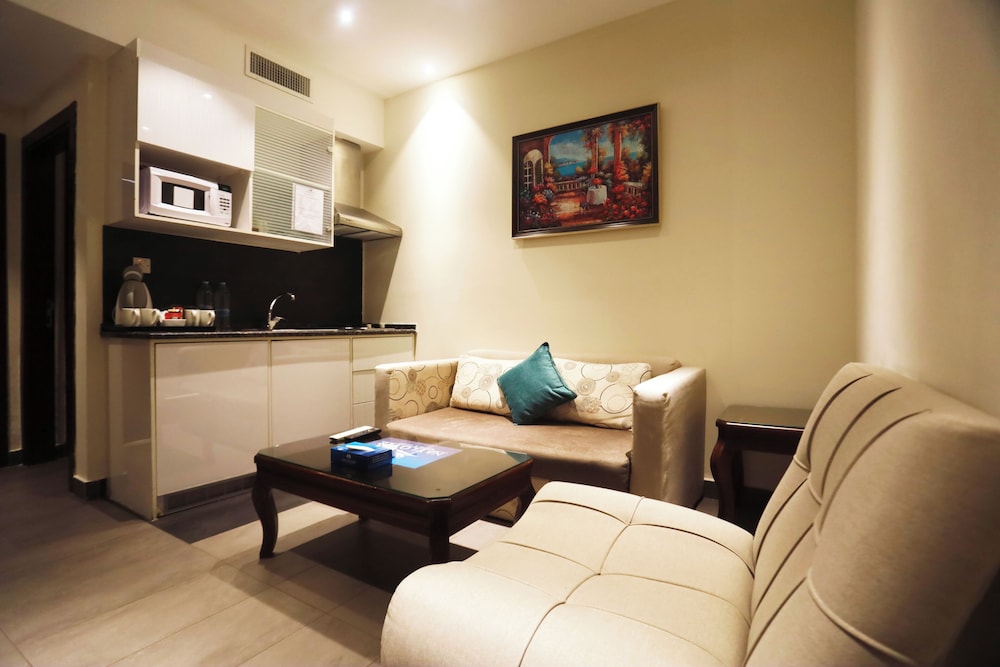 Naylover Hotel Suites 20/50