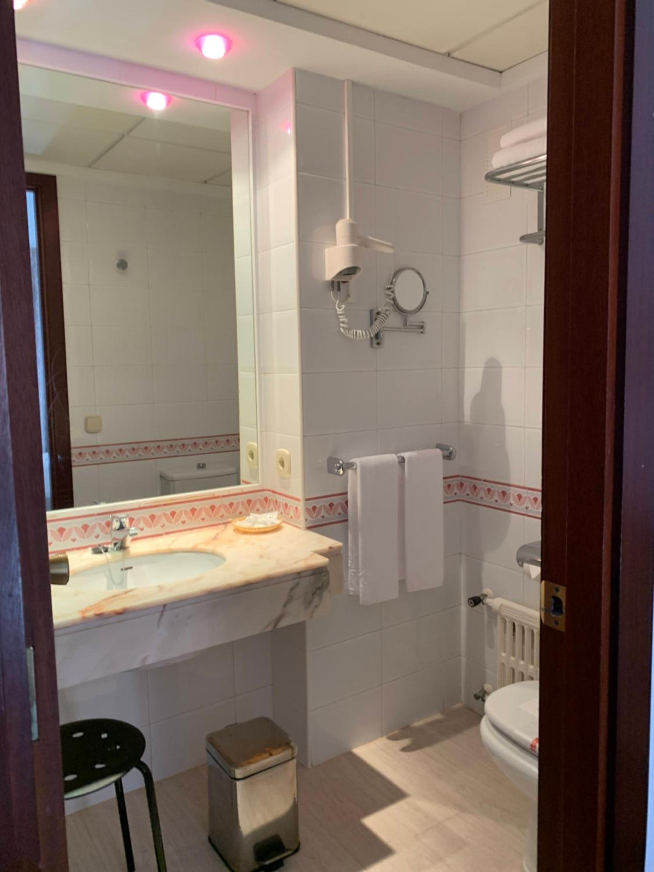 Room, Triple, Single Bed, Lateral Side Sea View، Hotel Voramar Mallorca 7/7
