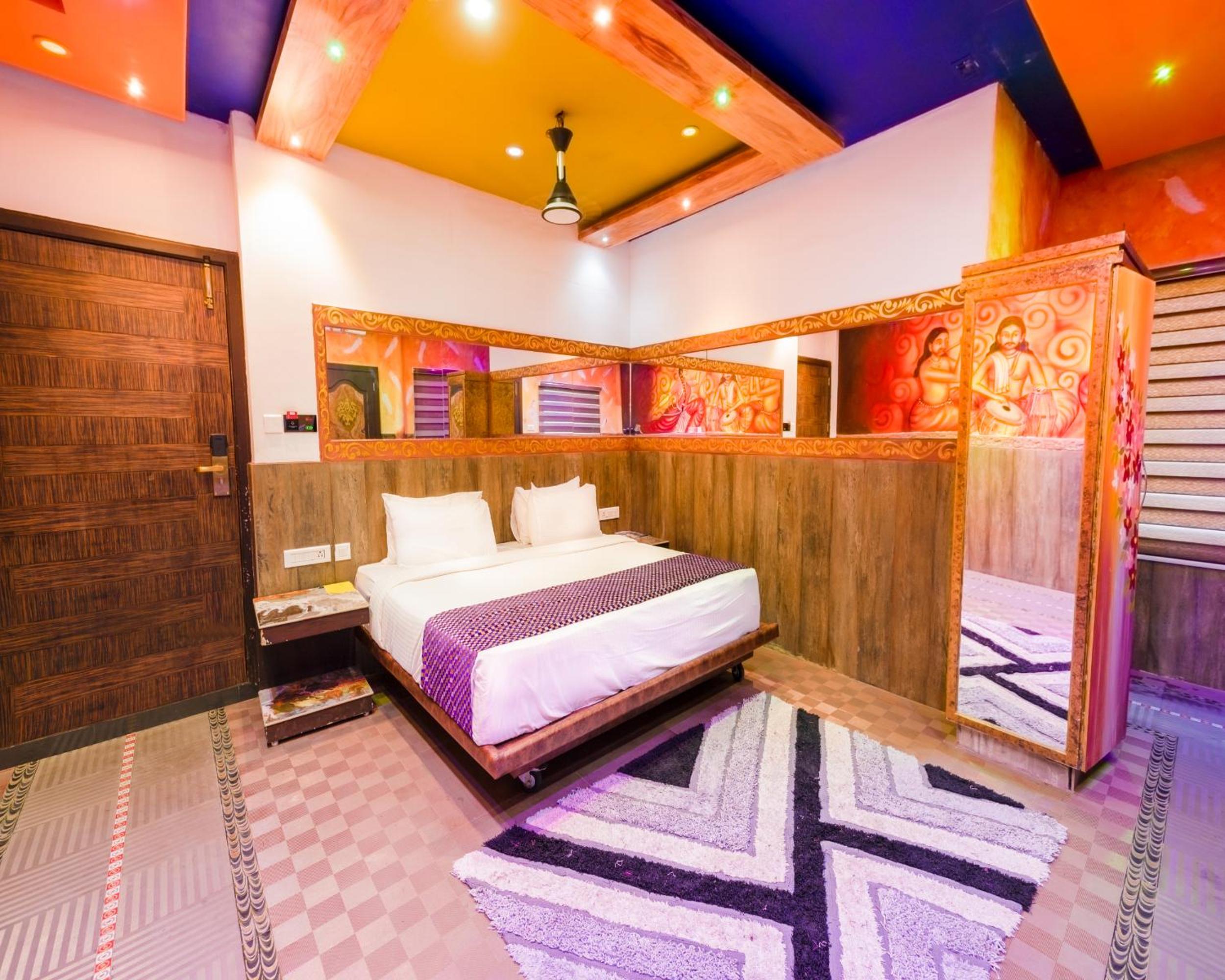 Jungle, King Bed
