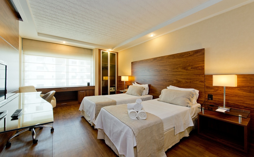 STANDARD, TWIN BEDS, CITY VIEW