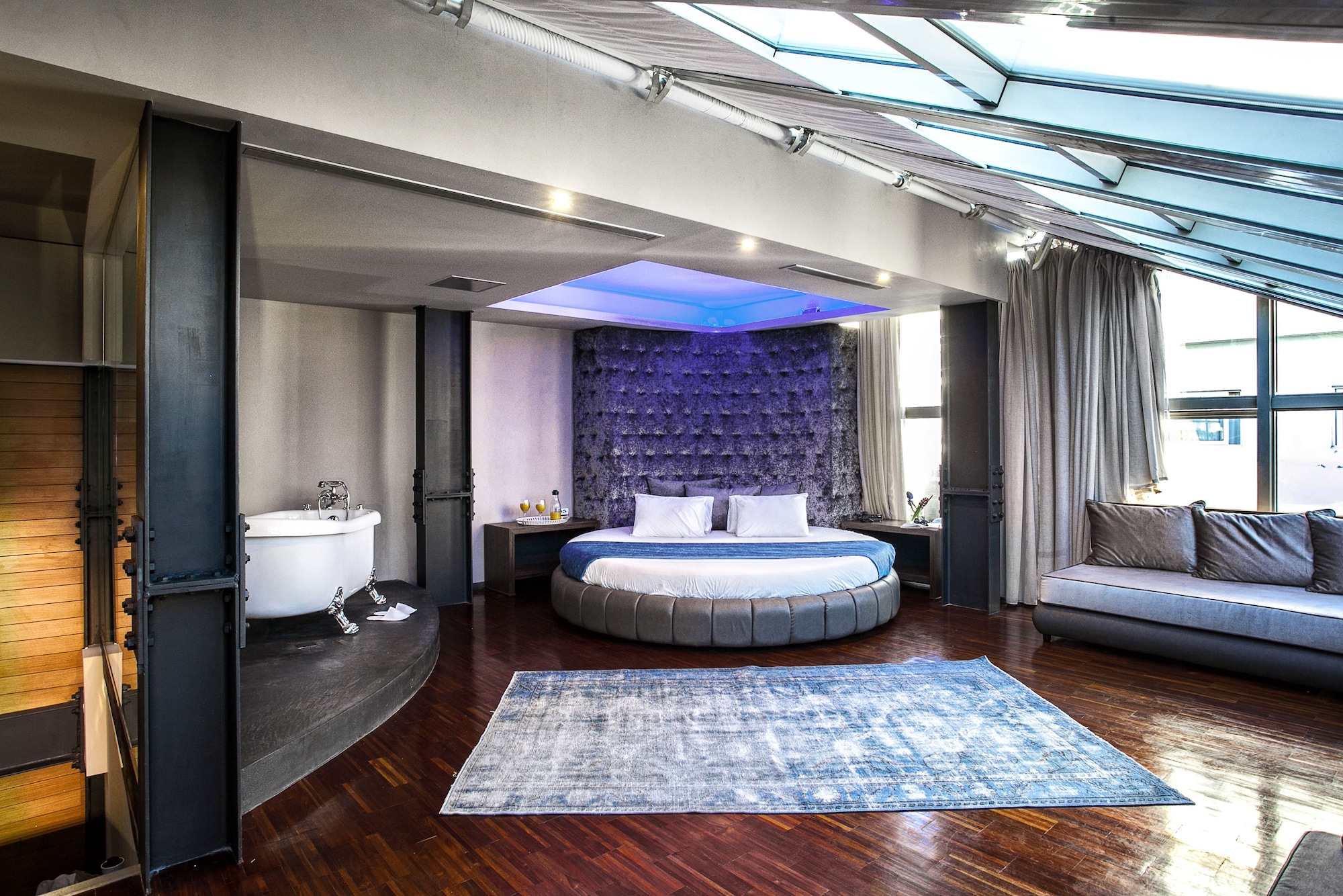 PRINCESS, SUITE, KING BED, CITY VIEW, SOFA, JETTED TUB