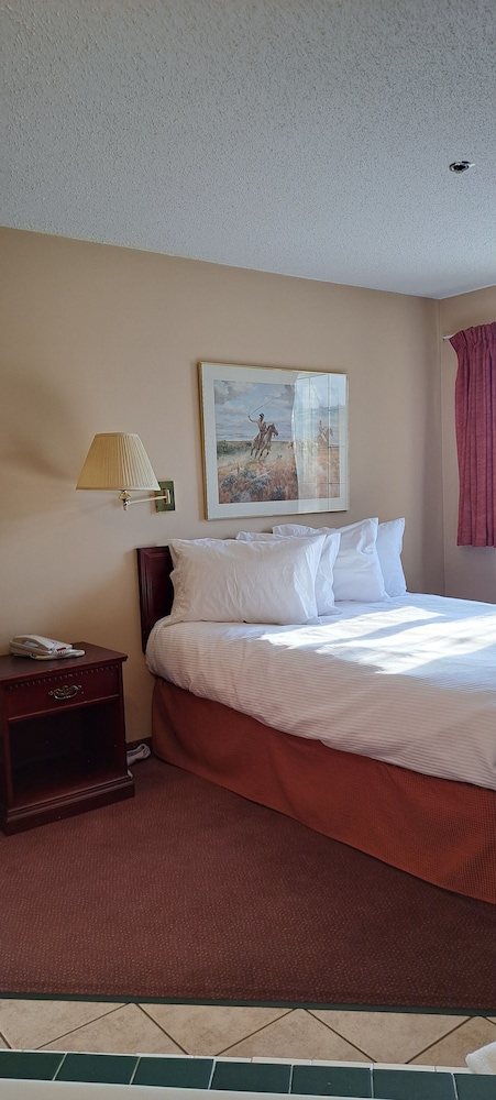 Travelodge by Wyndham Lacombe 13/54