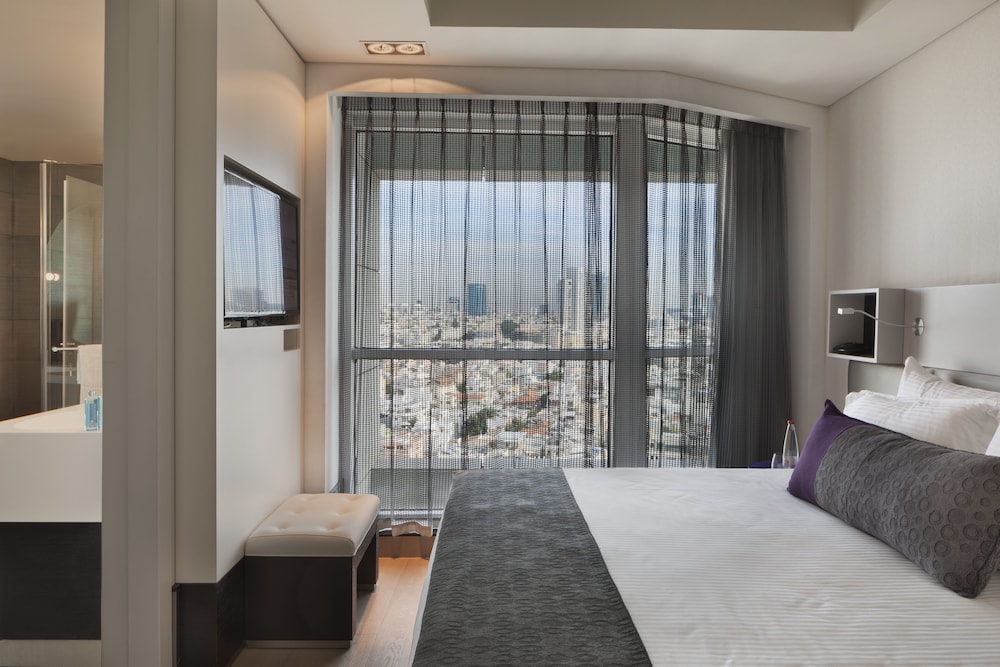 BELLAVISTA, SUITE, LOUNGE ACCESS