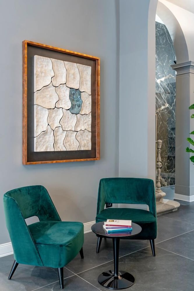 Flom Boutique Hotel 34/50