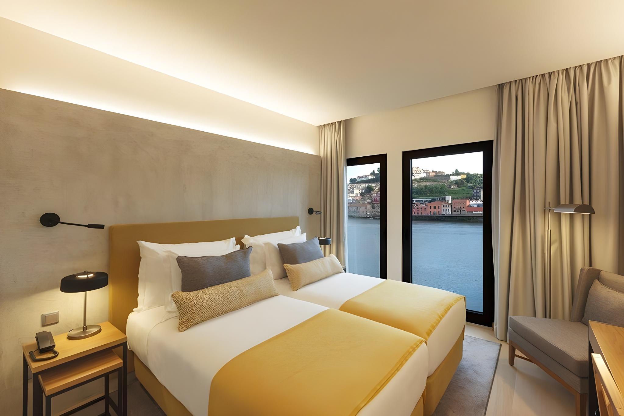 DELUXE, DOUBLE BED