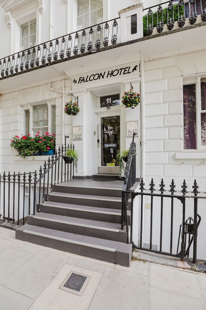 Falcon Hotel 4/50