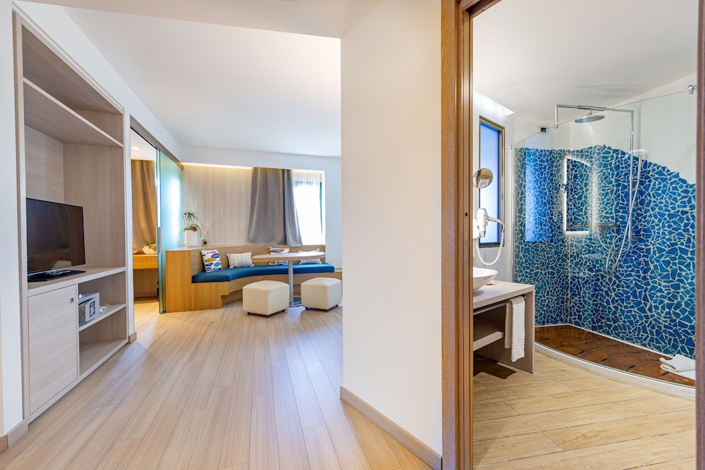 Mercure Olbia Hotel e Spa 56/76