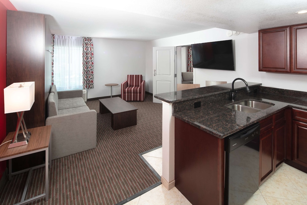 Radisson Hotel Orlando Lake Buena Vista South 36/53