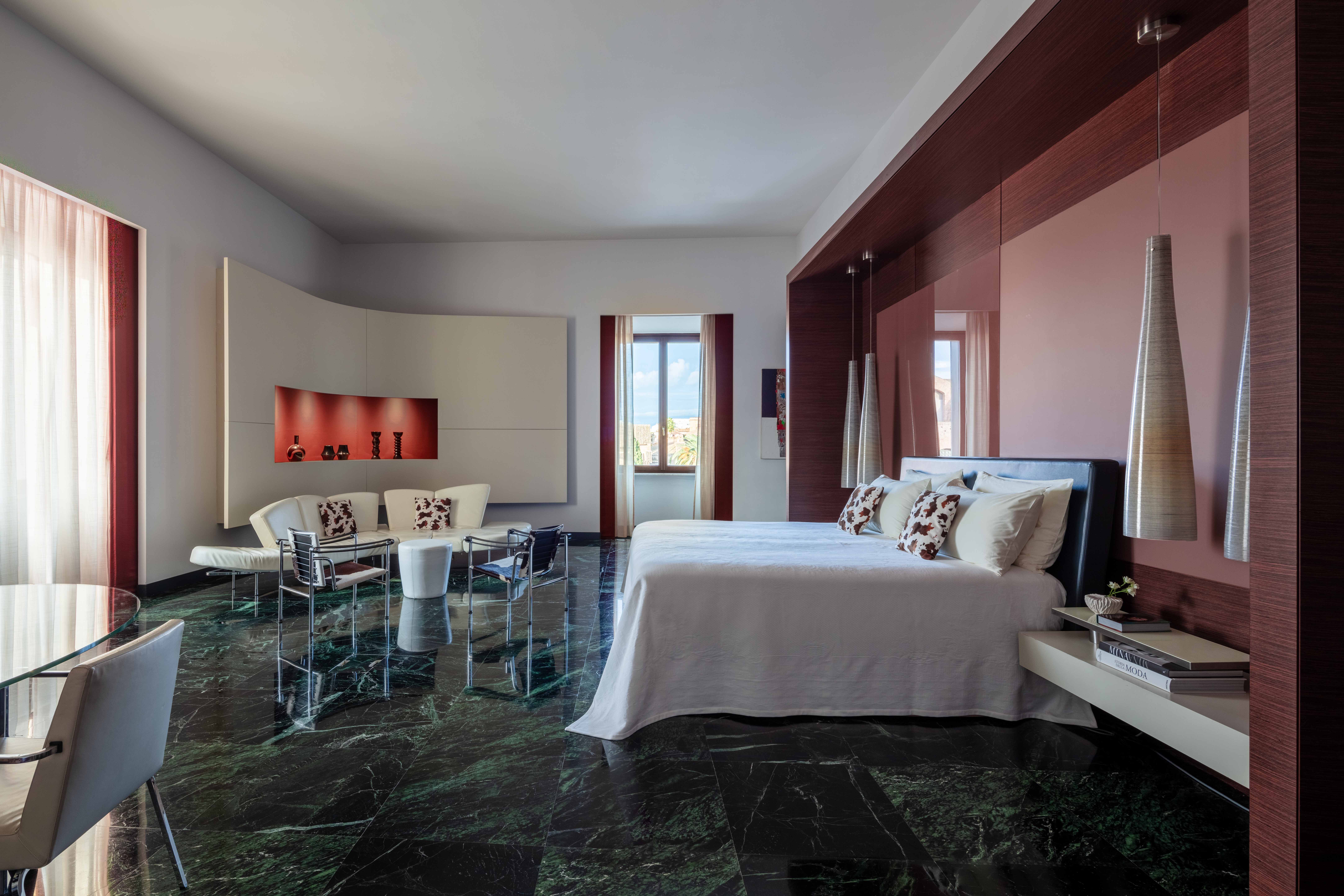 EXECUTIVE, SUITE, WITH VIEW