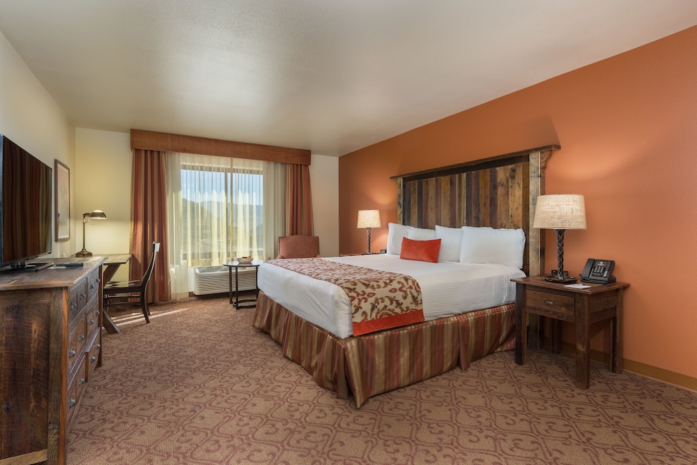 Deluxe, King Bed