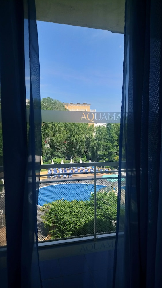 Aquamarine Hotel 42/68