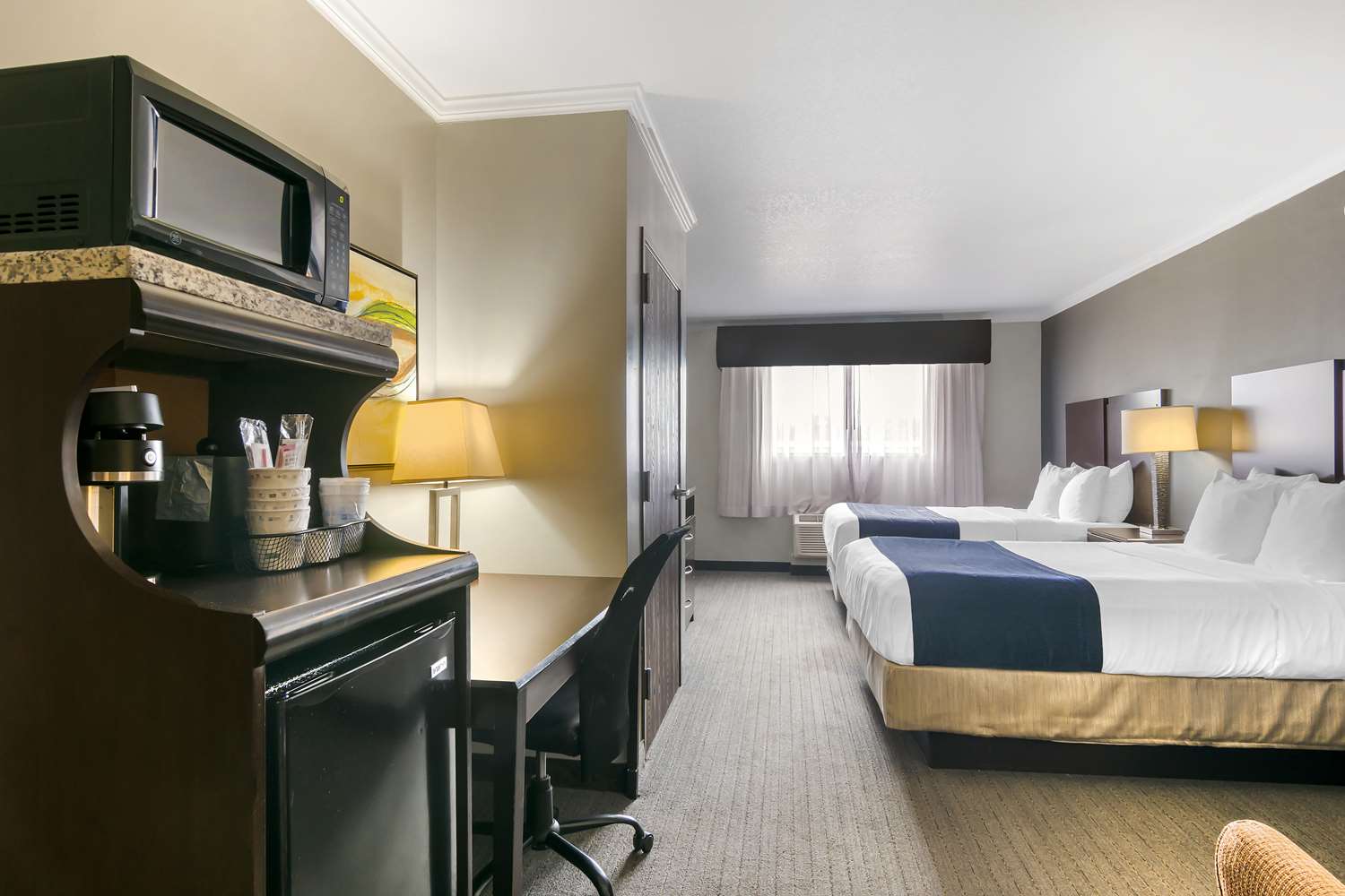 غرفة بسريرين كوين، Best Western Plus Olathe Hotel 5/6