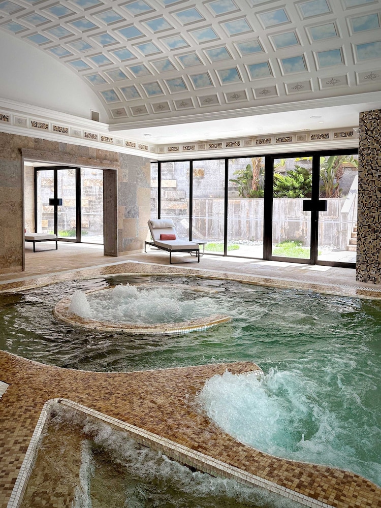 swimming pool spa