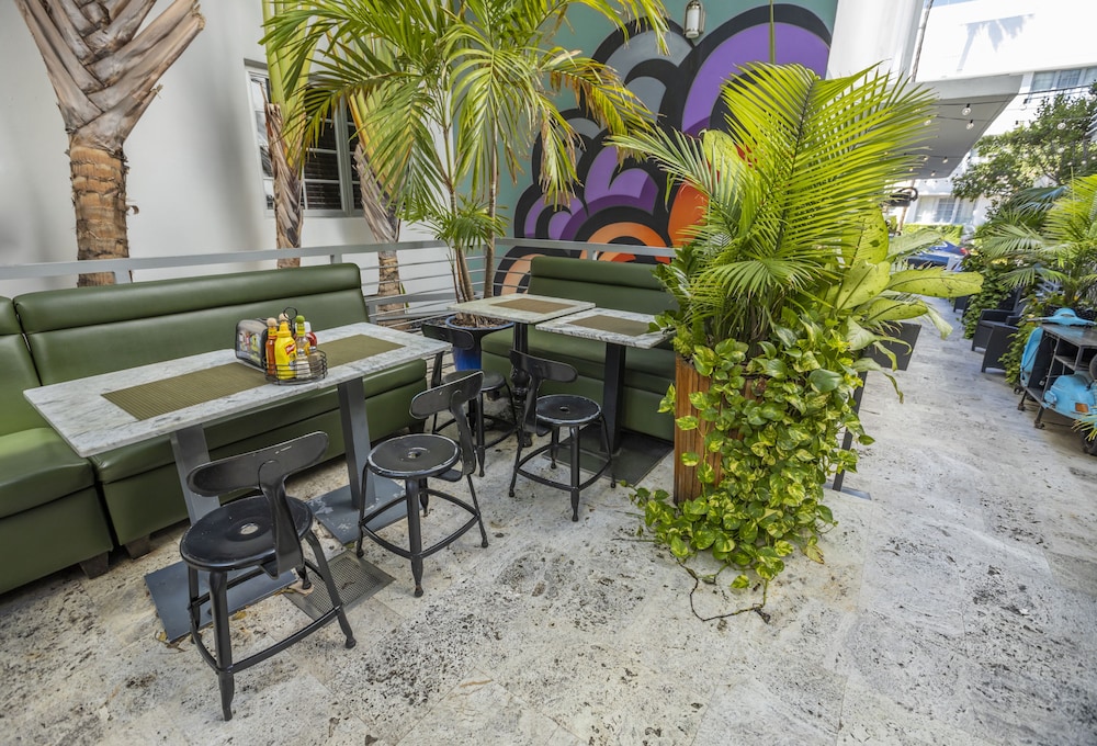 Riviera Suites South Beach 44/65