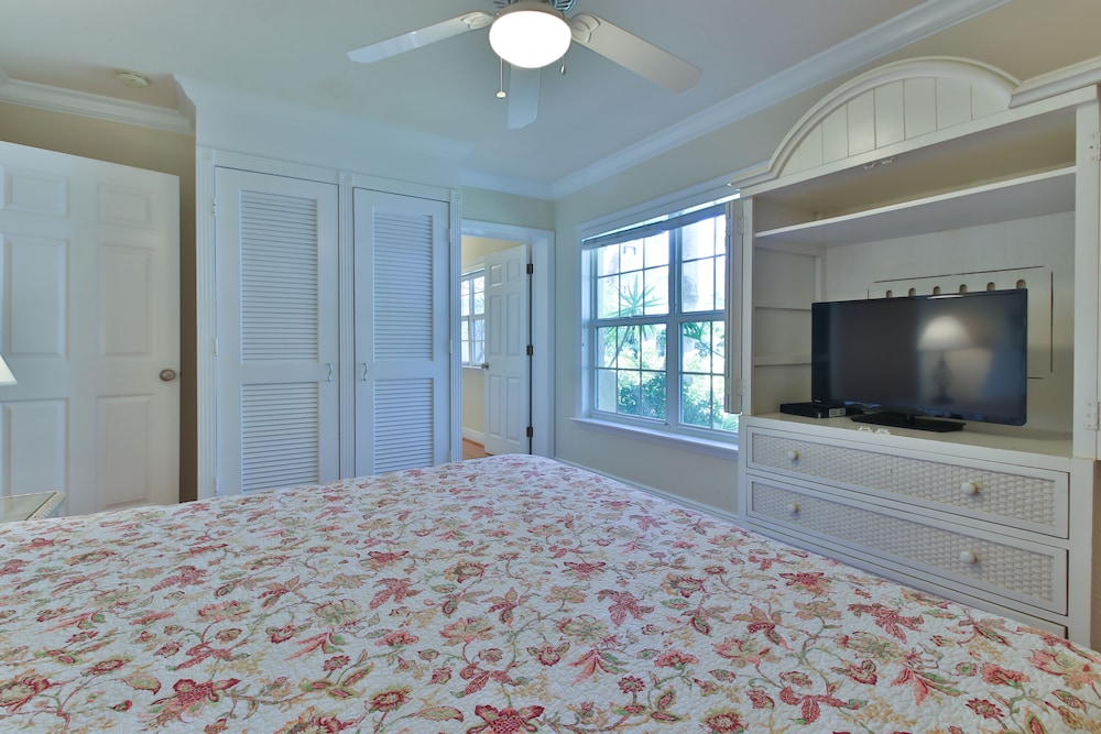 Tortuga Inn Beach Resort 50/76