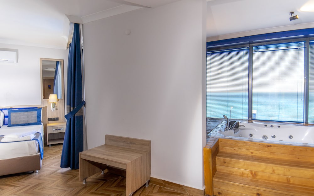 Relax Beach Hotel 49/50