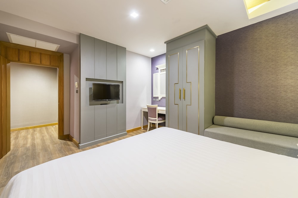 Royal Rattanakosin Hotel 24/63