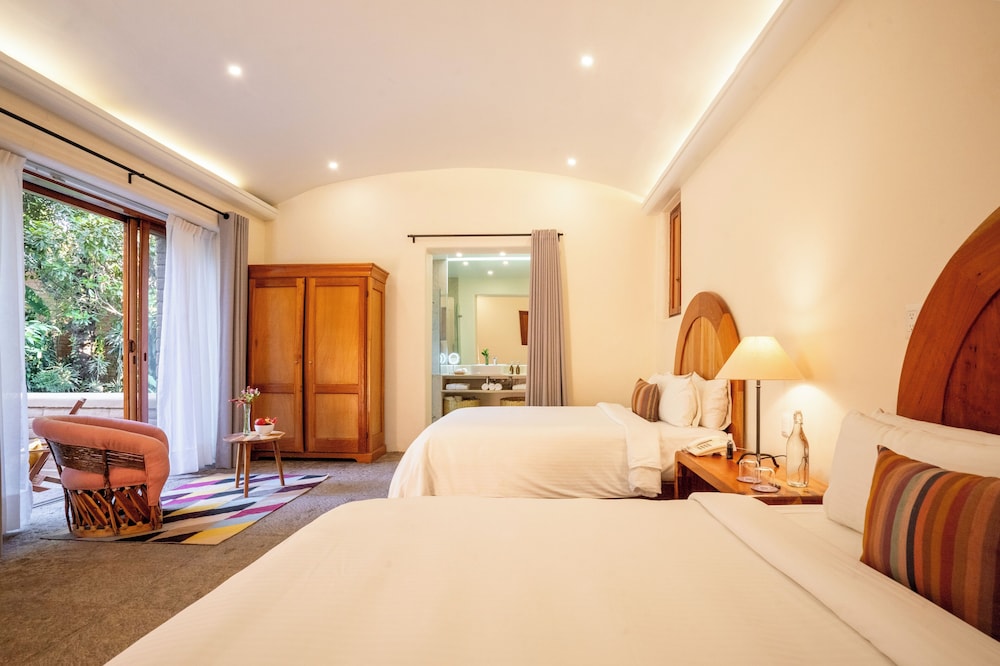 Deluxe, 2 Queen Beds