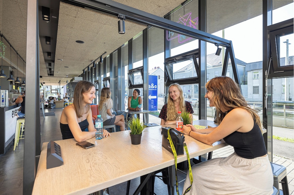 restaurant cafeteria