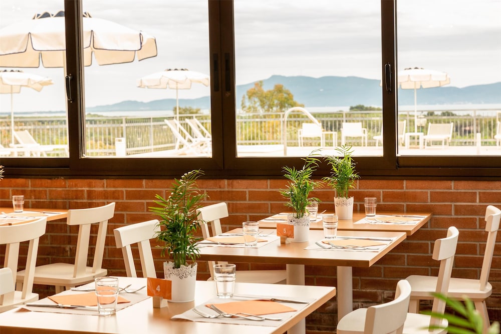 restaurant cafeteria