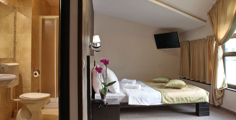 Garni Hotel Vozarev 42/67