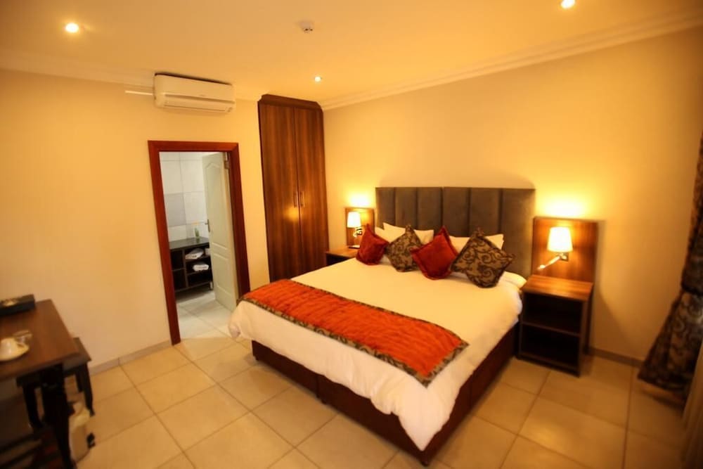 Usambara Lodge 3/12