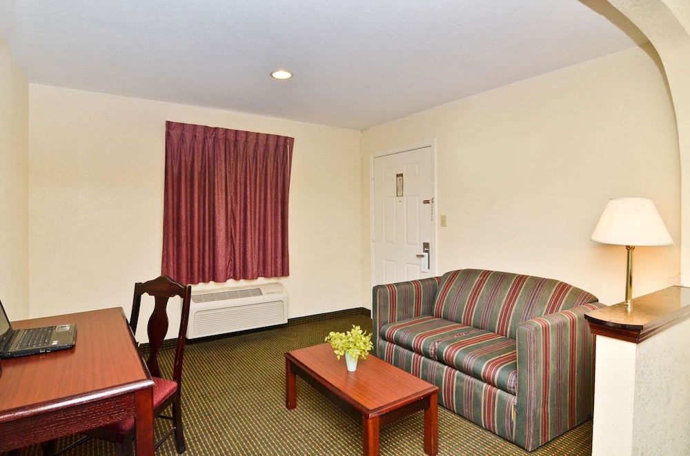 Super 8 by Wyndham Moss Point 14/25