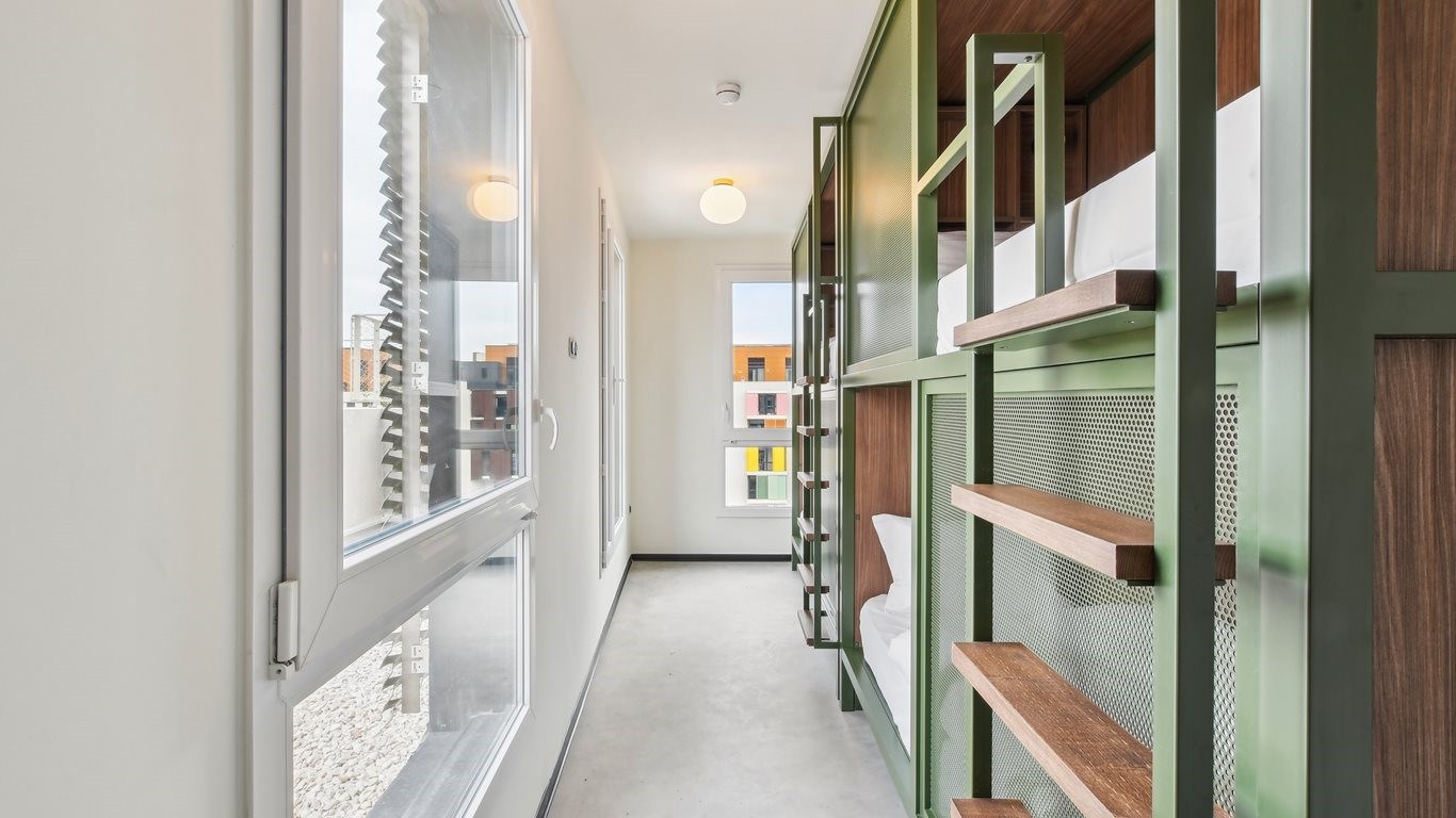 Mixed Dorm, 6 People