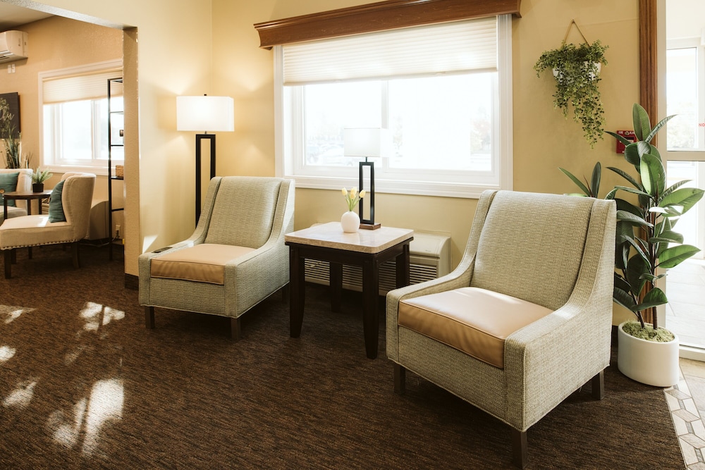 Expressway Suites Bismarck 43/65