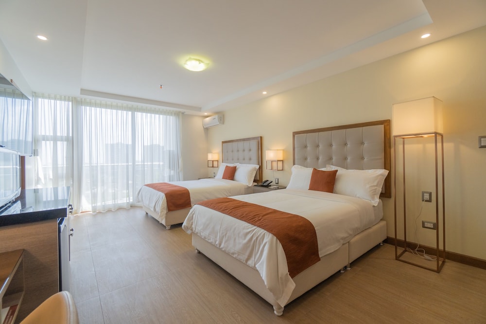 DELUXE, DOUBLE BED