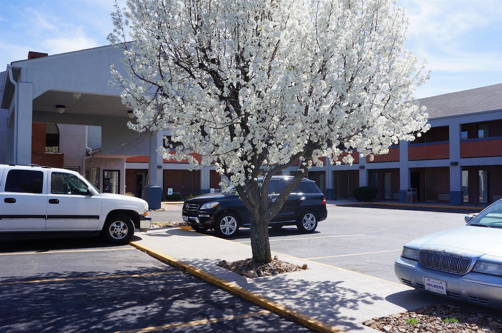 SureStay by Best Western Kansas City Country Inn North 3/46