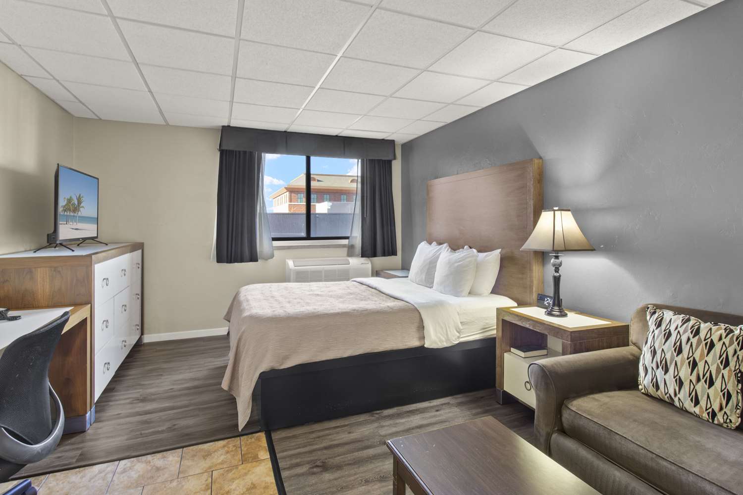 Upgrade, Efficiency, Queen Bed