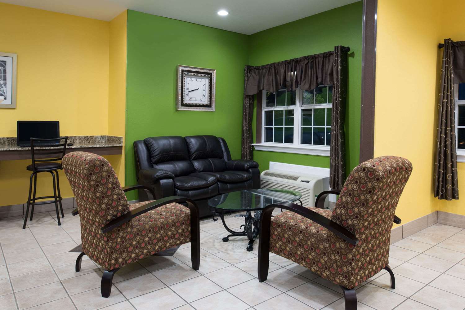 Microtel Inn And Suites By Wyndham Rogers 4/9