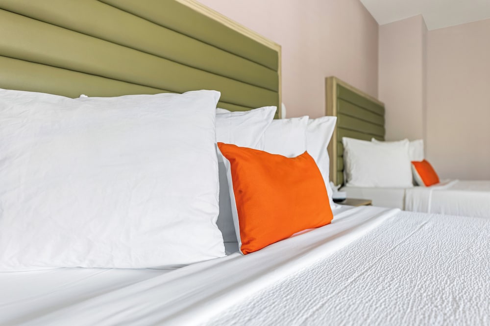 GreenTree Pasadena Inn 33/57