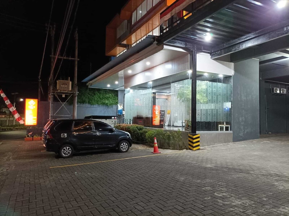 Mel's Inn Manado 14/15