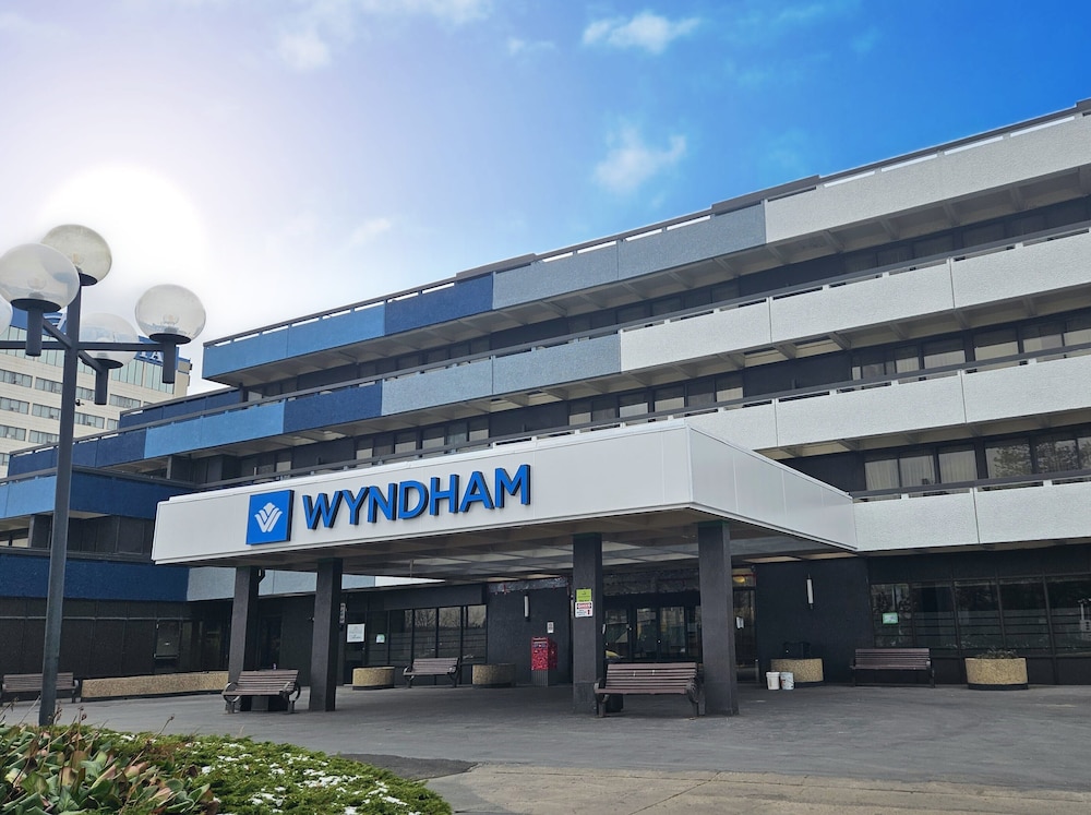 Wyndham Edmonton Hotel and Conference Centre 51/57