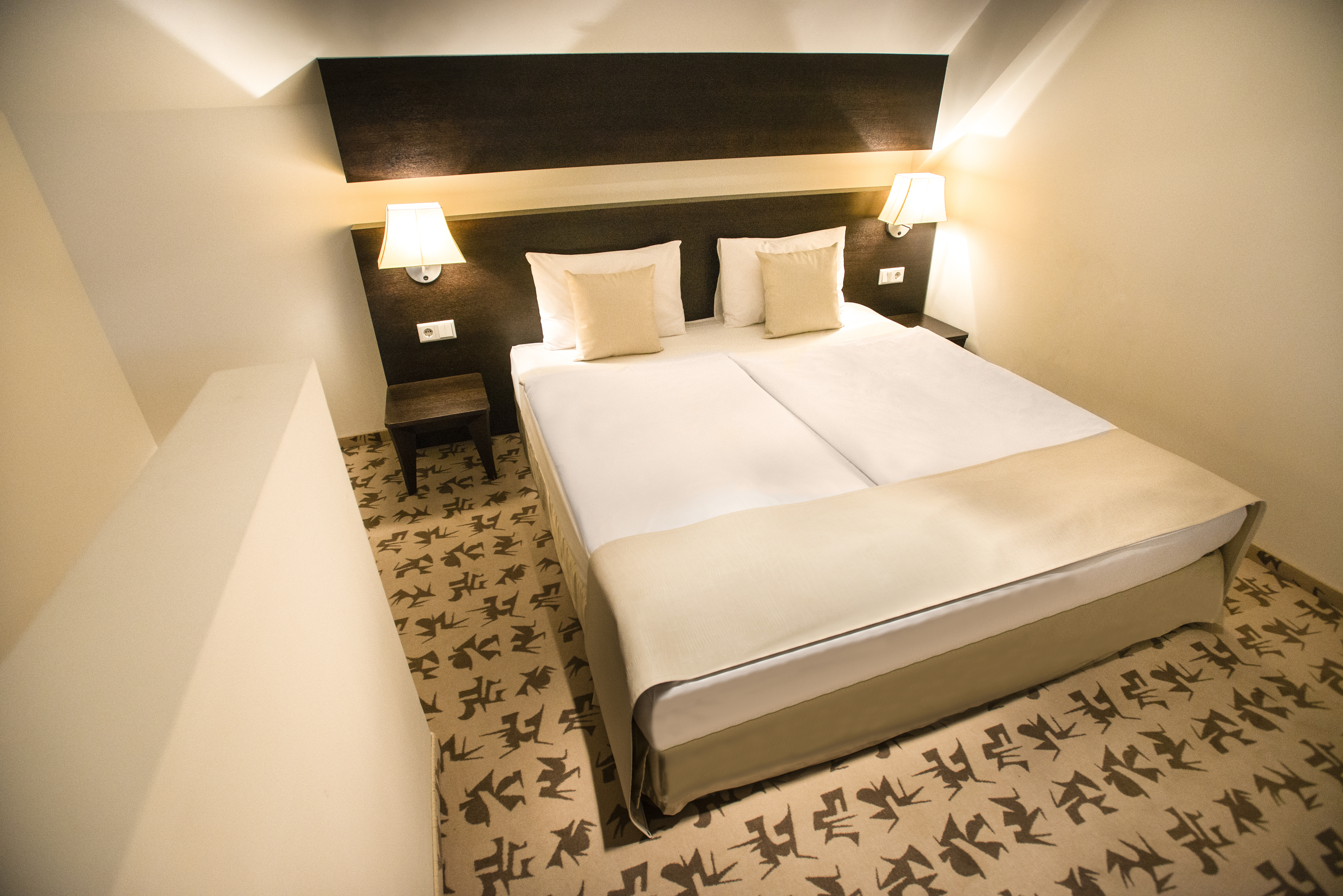 DUPLEX, DOUBLE BED