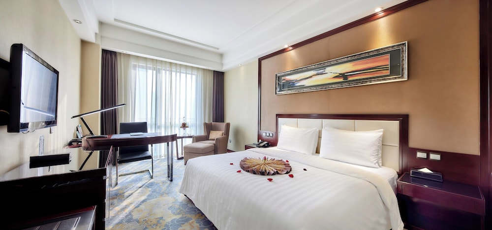 DELUXE, QUEEN BED