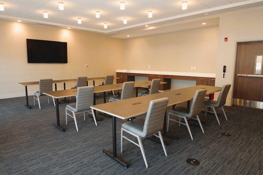 Holiday Inn Express and Suites Onalaska - La Crosse Area 62/71