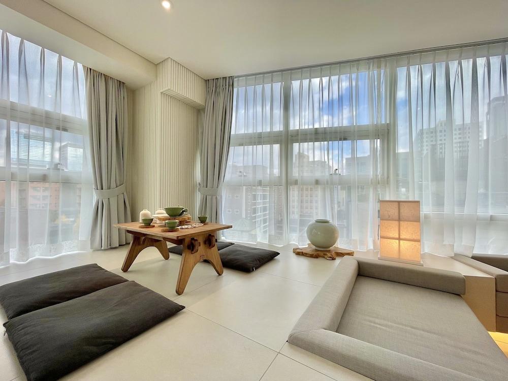 UH Suite The Myeongdong 30/52