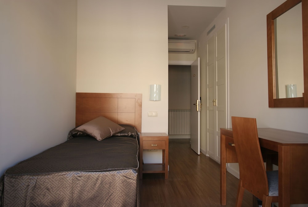 ROOM, SINGLE, CITY VIEW
