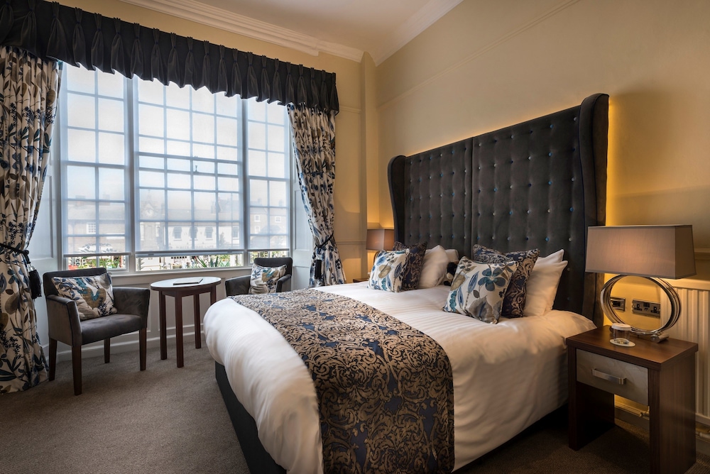 The Golden Fleece Hotel 20/50