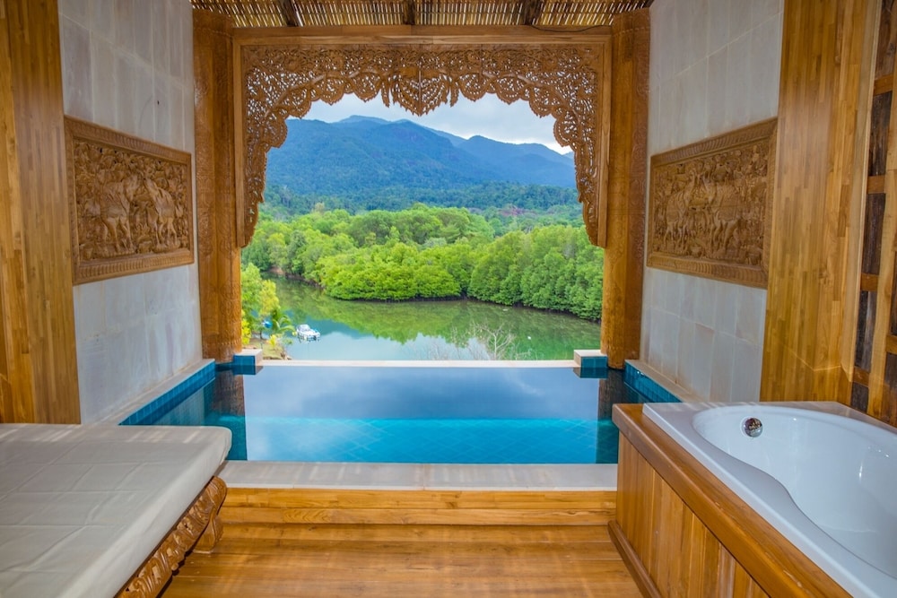 Santhiya Koh Chang Resort 75/75