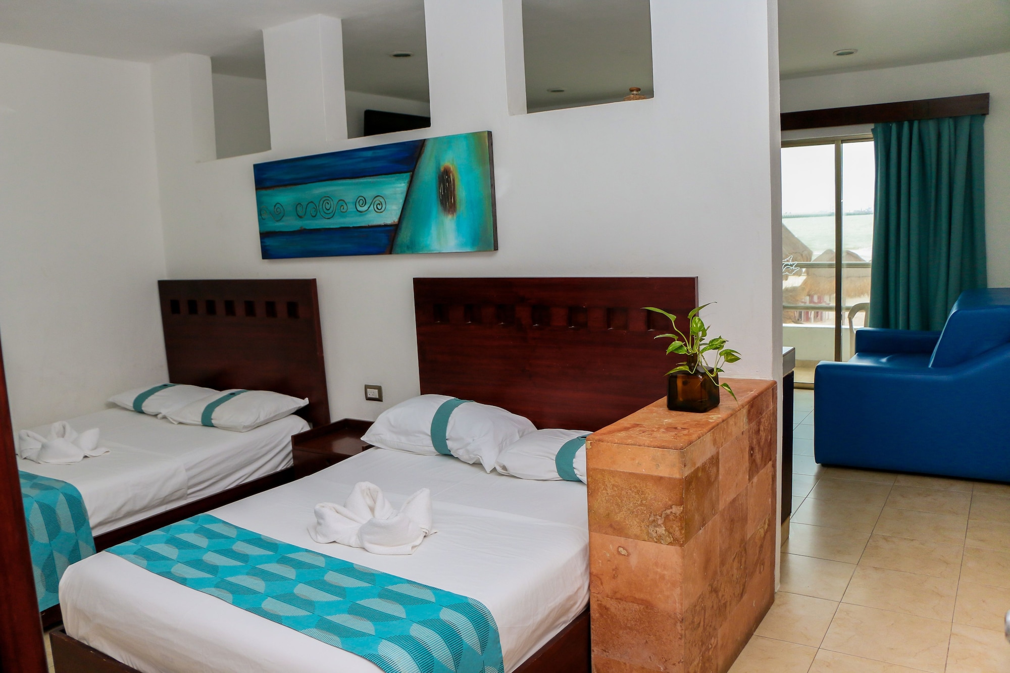 1 BEDROOM, SUITE