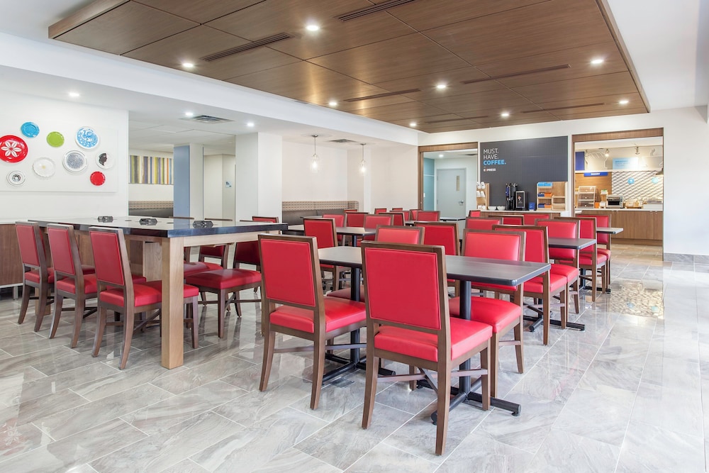 Holiday Inn Express & Suites Mississauga-Toronto Southwest, an IHG Hotel 51/71